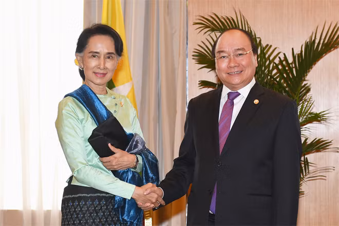 Thủ tướng Nguyễn Xuân Phúc tiếp bà Aung San Suu Kyi, Trưởng đoàn Myanmar dự Hội nghị Cấp cao ASEAN. Ảnh: VGP/Quang Hiếu. Thủ tướng Nguyễn Xuân Phúc tiếp bà Aung San Suu Kyi, Trưởng đoàn Myanmar dự Hội nghị Cấp cao ASEAN. Ảnh: VGP/Quang Hiếu.