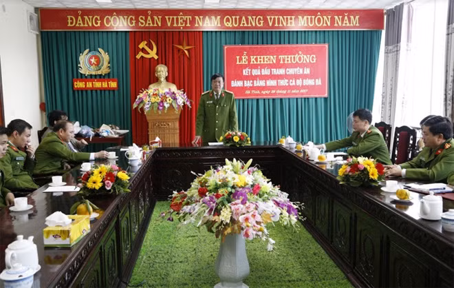 Toàn cảnh buổi lễ trao thưởng.