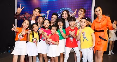 Văn Mai Hương tươi tắn, xinh đẹp trên ghế nóng “Vietnam Idol Kids”