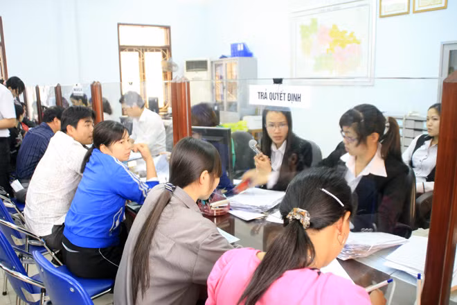 Tỷ lệ người tham gia bảo hiểm xã hội tự nguyện hiện rất thấp. Ảnh: CTV.