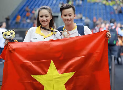 Vợ chồng huấn luyện viên Trương Minh Sang và Nguyễn Thu Hà tại Sea Games 29.