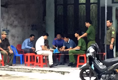 Lực lượng Công an khám nghiệm hiện trường vụ án. Lực lượng Công an khám nghiệm hiện trường vụ án.