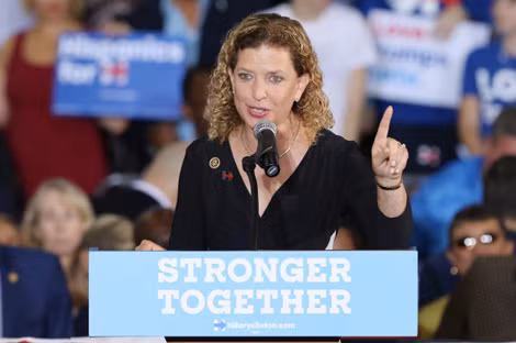 Nữ nghị sĩ Debbie Wasserman Shultz.