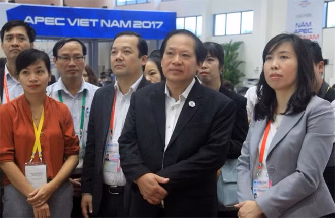 Bộ trưởng Bộ TT&TT Trương Minh Tuấn thị sát Trung tâm báo chí APEC. Bộ trưởng Bộ TT&TT Trương Minh Tuấn thị sát Trung tâm báo chí APEC.