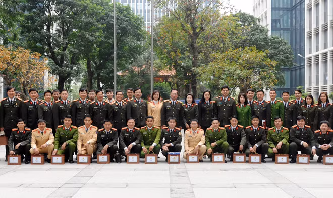 Thứ trưởng Nguyễn Văn Thành và các đoàn viên Công an ưu tú dự Đại hội Đoàn toàn quốc lần thứ XI.