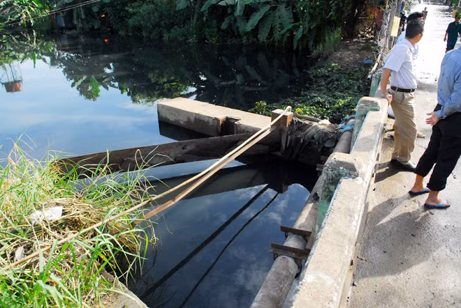 Cống ngăn triều gặp sự cố đã được khắc phục tạm thời tránh cho người dân bị ảnh hưởng bởi triều cường. Cống ngăn triều gặp sự cố đã được khắc phục tạm thời tránh cho người dân bị ảnh hưởng bởi triều cường.