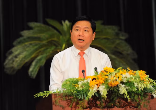 "Chất lượng phục vụ dân đang thách thức khát vọng của TP HCM" - ông Đinh La Thăng thẳn thắn chỉ rõ điều này tại phiên bế mạc kỳ họp cuối của HĐND TP HCM khóa VIII (ngày 21-4-2016) khi dẫn số liệu cho thấy chỉ số đo lường hiệu quả hành chính công cấp tỉnh (PAPI) năm 2015 của TP HCM xếp thứ 47/ 63 tỉnh thành, tụt 29 bậc so với 2011.