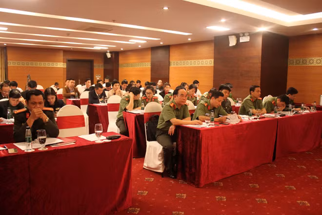 Các đại biểu tham dự hội nghị.