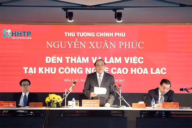 Thủ tướng Nguyễn Xuân Phúc làm việc với Ban Quản lý Khu CNC Hòa Lạc. Ảnh: VGP/Quang Hiếu.