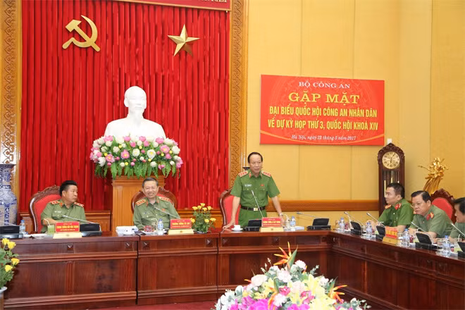 Thượng tướng Lê Quý Vương, Ủy viên Trung ương Đảng, Thứ trưởng Bộ Công an phát biểu tại buổi gặp mặt. Thượng tướng Lê Quý Vương, Ủy viên Trung ương Đảng, Thứ trưởng Bộ Công an phát biểu tại buổi gặp mặt.