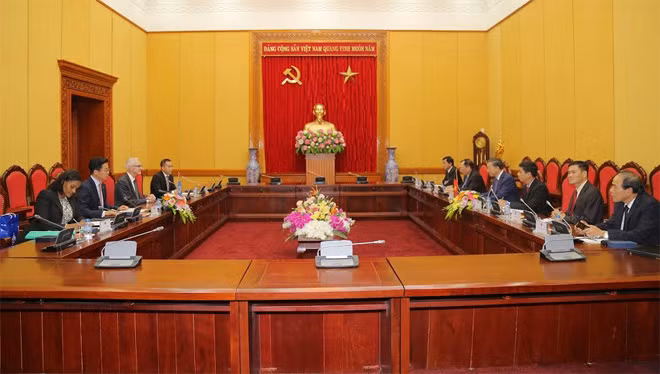 Toàn cảnh buổi làm việc.