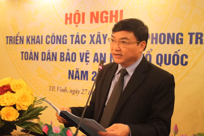 Ông Nguyễn Đức Hiển, Tổng giám đốc khách sạn báo cáo việc triển khai trong phong trào Toàn dân bảo vệ ANTQ năm 2016.