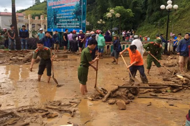 Đoàn đã kiểm tra thực địa vùng bị lũ quét sạt lở đất tại Yên Bái.