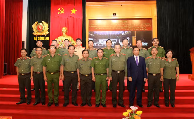 Bộ trưởng Tô Lâm, Bộ trưởng Đinh Tiến Dũng và các đại biểu tham dự hội nghị.