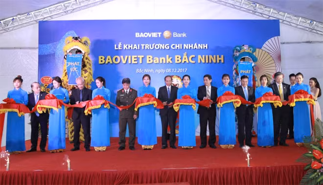 Cắt băng khánh thành BAOVIET Bank chi nhánh Bắc Ninh.