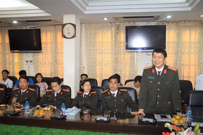 Thiếu tá Phan Đăng Trường, Trưởng Ban Thời sự - Chính trị - Nghiệp vụ, nguyên Bí thư Chi Đoàn Báo CAND giai đoạn 2000 - 2007 và 2009 – 2012 phát biểu tại buổi gặp mặt.
