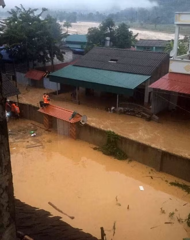 Một số khu vực trên địa bàn thuộc thị xã Nghĩa Lộ bị cô lập hoàn toàn.