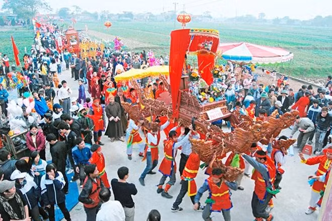Cần nâng cao ý thức của những người tham gia lễ hội.