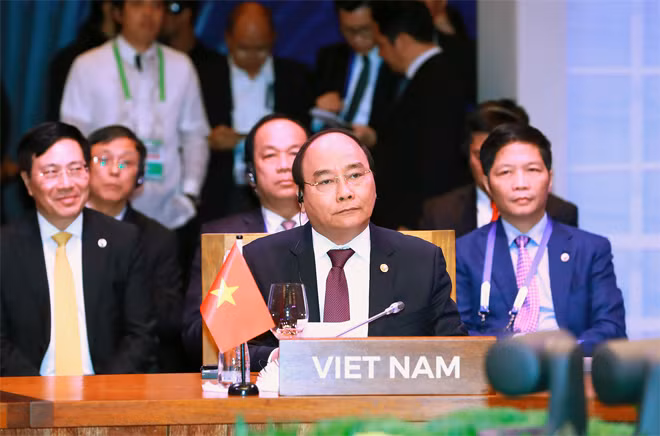 Thủ tướng Chính phủ Nguyễn Xuân Phúc dẫn đầu Đoàn đại biểu cấp cao Việt Nam tham dự Hội nghị Cấp cao ASEAN lần thứ 30 tổ chức tại Philippines. Ảnh: VGP/Quang Hiếu Thủ tướng Chính phủ Nguyễn Xuân Phúc dẫn đầu Đoàn đại biểu cấp cao Việt Nam tham dự Hội nghị Cấp cao ASEAN lần thứ 30 tổ chức tại Philippines. Ảnh: VGP/Quang Hiếu