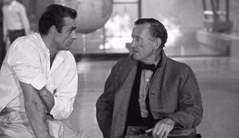 Ian Fleming với Sean Connery (trái) nam diễn viên đóng vai James Bond.