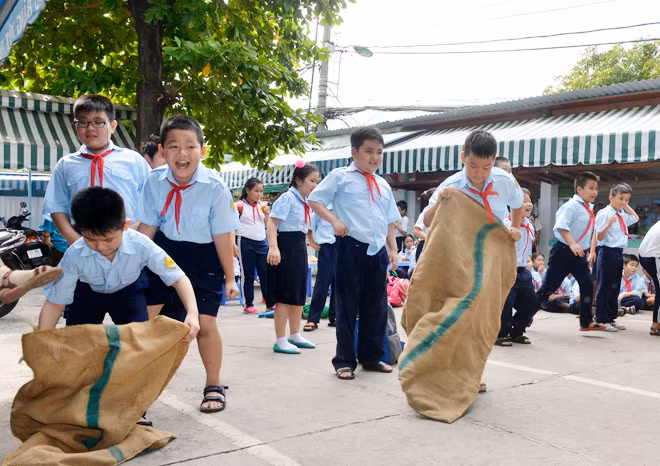 Cùng chung tay chăm lo cho tương lai đất nước. Ảnh: CTV.