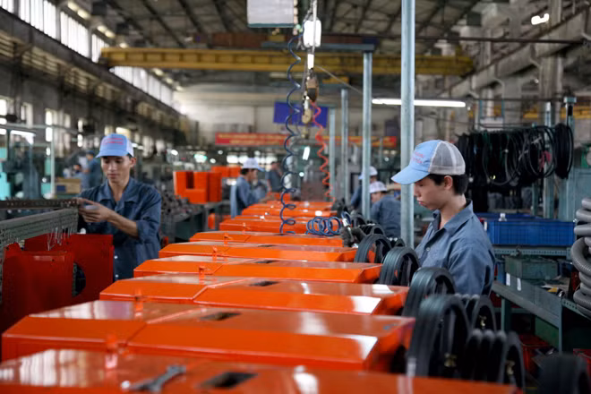 Việc phát triển CNHT giúp giải quyết tình trạng nhập siêu của Việt Nam. Việc phát triển CNHT giúp giải quyết tình trạng nhập siêu của Việt Nam.