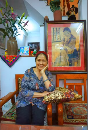 Cô Nguyễn Phương Liên nguyên mẫu bức tranh "Cô Liên" tại nhà riêng.
