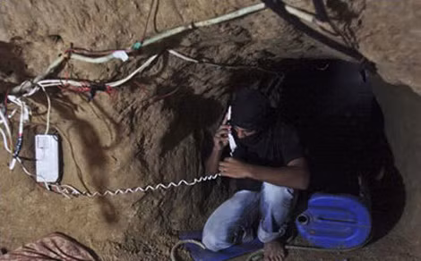 Hamas cung cấp cả điện thoại và điện cho các căn hầm.