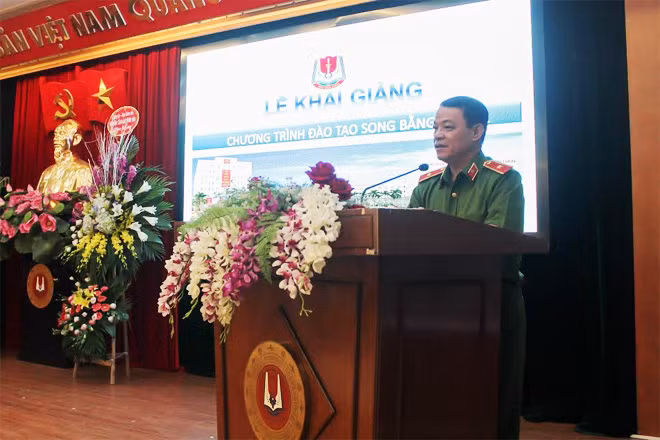 Thiếu tướng Đặng Xuân Khang phát biểu tại buổi lễ.