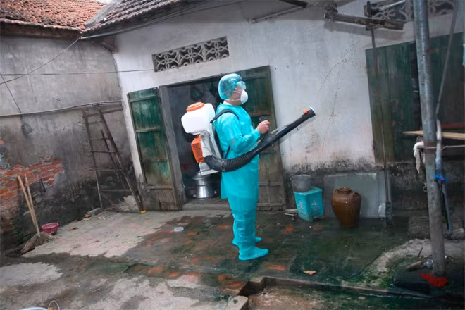 Nhiều khu vực của Hà Nội phòng chống dịch sốt xuất huyết chưa hiệu quả. Nhiều khu vực của Hà Nội phòng chống dịch sốt xuất huyết chưa hiệu quả.