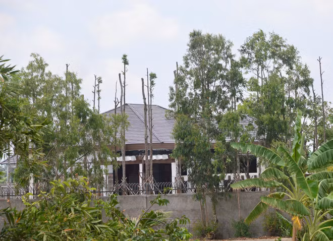 Biệt thự “khủng” của ông Ngọ xây trái phép trên đất nông nghiệp. Biệt thự “khủng” của ông Ngọ xây trái phép trên đất nông nghiệp.