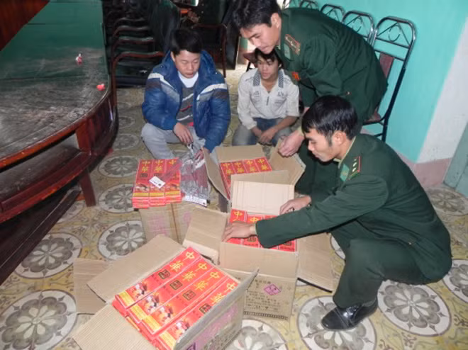 Bộ đội Biên phòng tỉnh Lào Cai thu giữ pháo lậu.