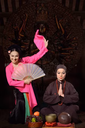 Hoài Thu trong một vở diễn.