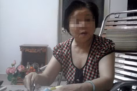 Một nạn nhân là người già bị lừa đảo qua điện thoại ở quận 3. Một nạn nhân là người già bị lừa đảo qua điện thoại ở quận 3.