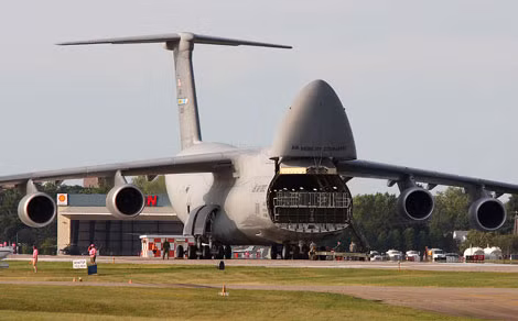 Gã khổng lồ bụng rỗng C-5M Super Galaxy.
