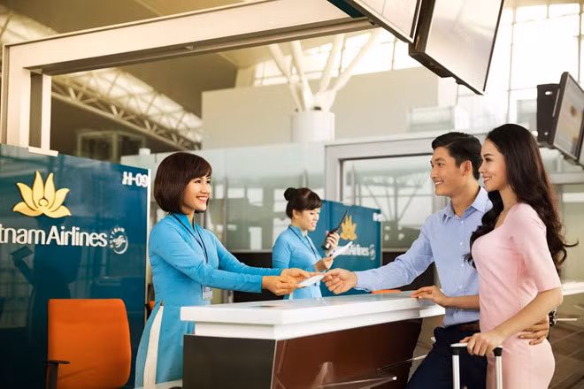 Khách hàng nên đến sân bay sớm để hoàn thiện thủ tục lên máy bay. Khách hàng nên đến sân bay sớm để hoàn thiện thủ tục lên máy bay.