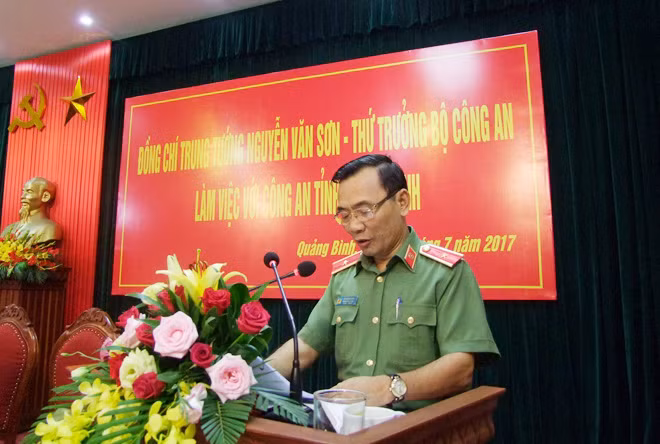 Thiếu tướng Từ Hồng Sơn, Giám đốc Công an tỉnh Quảng Bình báo cáo kết quả thực hiện 6 tháng đầu năm 2017.