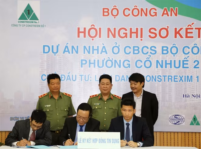 Thứ trưởng Bùi Văn Thành chứng kiến Lễ ký kết phong trào thi đua giữa các đơn vị. Thứ trưởng Bùi Văn Thành chứng kiến Lễ ký kết phong trào thi đua giữa các đơn vị.