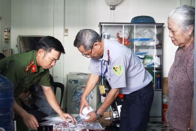 Lực lượng chức năng đã tiến hành niêm phong, tạm giữ 70g hóa chất không rõ nguồn gốc.