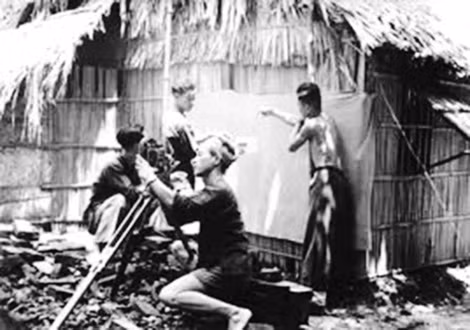 Làm phim trong rừng.