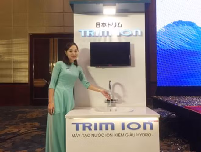 Máy tạo nước Trim ion kiềm giàu Hydro được Bộ Y tế và Cục Quản lý An toàn thực phẩm Nhật Bản công nhận có khả năng chữa bệnh đường ruột, bệnh tiêu hóa và hơn 100 loại bệnh phổ biến khác.