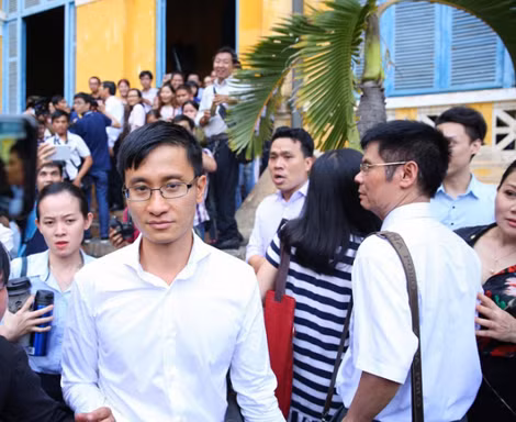 Ông Cao Toàn Mỹ rời tòa.
