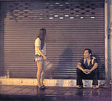 Gái mại dâm tìm khách ở khu Wong Wian 22, Chinatown.