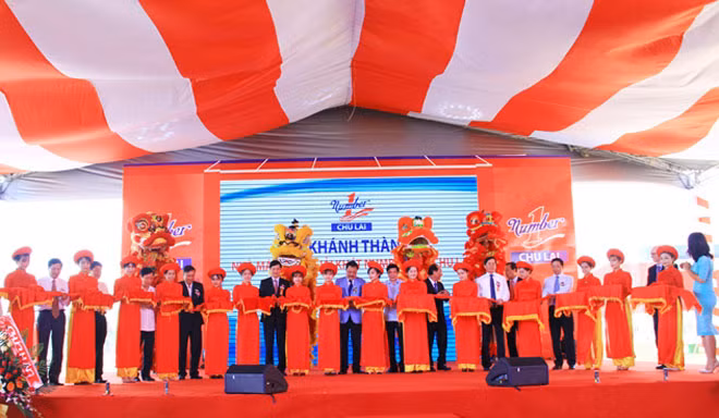 Nghi thức cắt băng khánh thành nhà máy NGK Number One Chu Lai