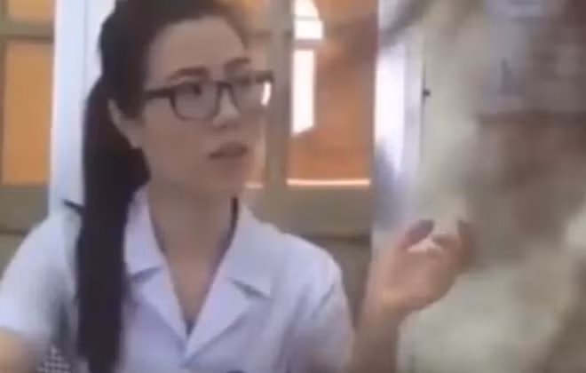 Bác sỹ Sen gợi ý thu tiền cấp giấy nghỉ ốm (Ảnh cắt từ Clip).