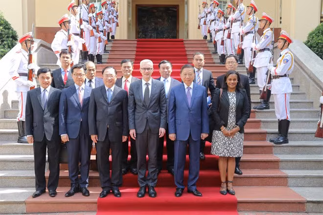 Bộ trưởng Tô Lâm, ngài Jurgen Stock và các đại biểu.