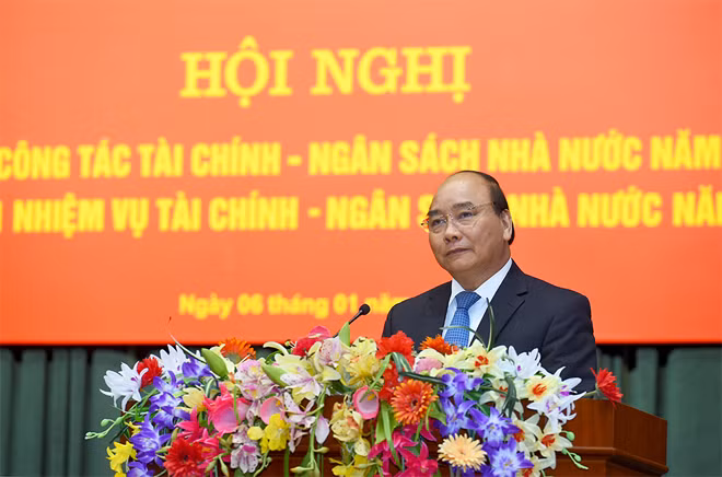 Thủ tướng Nguyễn Xuân Phúc phát biểu chỉ đạo tại Hội nghị đánh giá công tác thực hiện nhiệm vụ tài chính ngân sách năm 2016 và triển khai nhiệm vụ 2017 của Bộ Tài chính. Ảnh: Quang Hiếu.