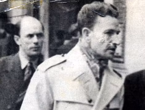 Kẻ si tình mù quáng Dennis George Muldowney. Kẻ si tình mù quáng Dennis George Muldowney.