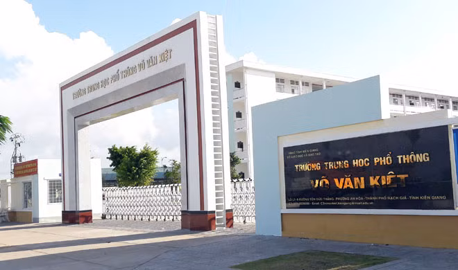 Trường THPT Võ Văn Kiệt – nơi xảy ra vụ việc.