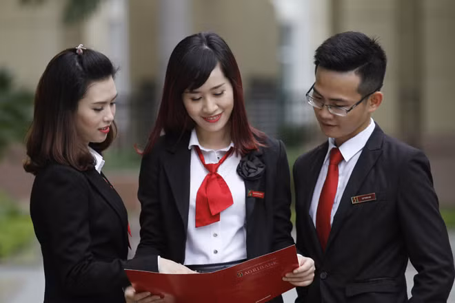 Phát hiện, trả tiền thừa cho khách hàng - một trong những nét đẹp văn hóa của cán bộ Agribank.